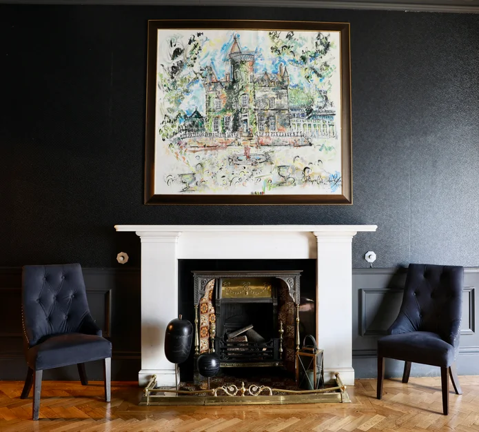 Illustration of Carlowrie Castle's main facade, highlighting its historic architecture